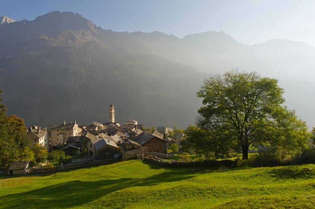Hotel Stuea Granda Soglio Exterior foto